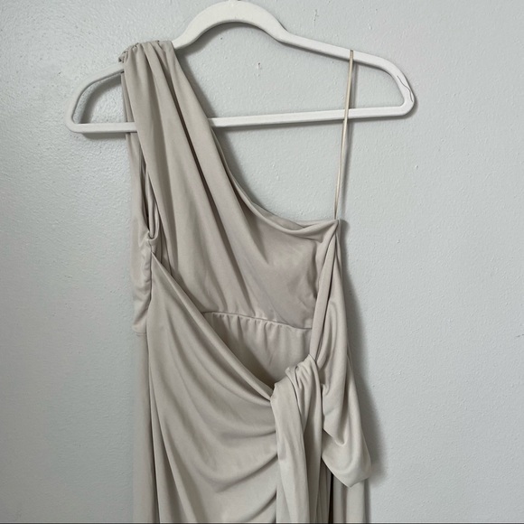ASOS (4) One Shoulder Light Gray Dress with Tie Wrap - Picture 4 of 9